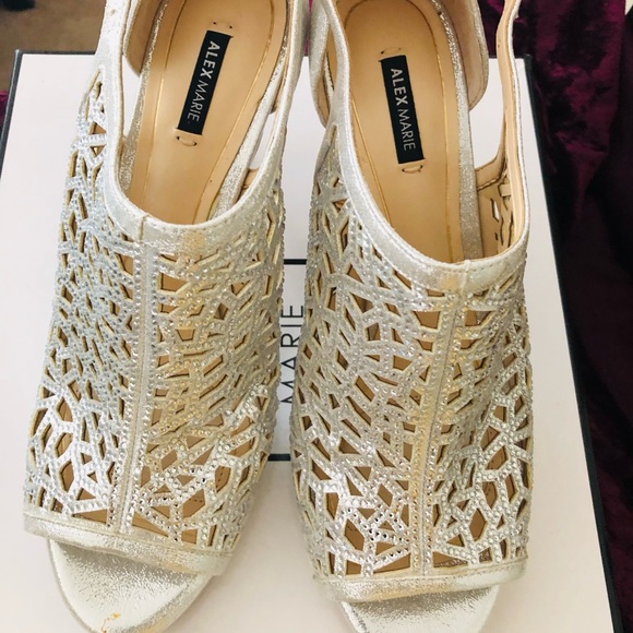 Shoes - Picture 2 of 7